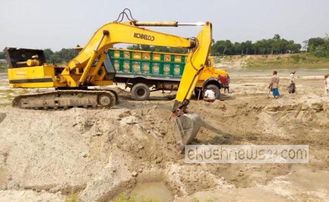 ঝিনাইদহে প্রকাশ্যে অবৈধ বালু উত্তোলনের মহাউৎসব!