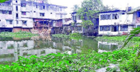 রায়পুরে দখল-দূষণে অবরুদ্ধ প্রমত্তা ডাকাতিয়া