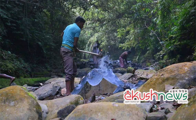 পাহাড়ে চলছে অবাধে পাথর উত্তোলন; প্রতিকার চাইছে স্থানীয়রা