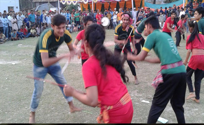 নড়াইলে সুলতান মেলায় গ্রামবাংলার ঐতিহ্যবাহী লাঠি খেলা প্রতিযোগিতা!