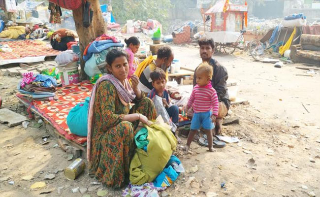 ঘরে খাবার কেনার টাকাও নেই