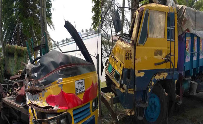 খুলনা-মোংলা মহাসড়কে বাস-ট্রাক মুখোমুখি সংঘর্ষ; আহত ৩৫