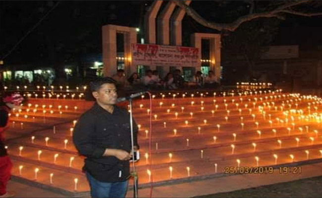 নড়াইলে মোমবাতি জ্বালিয়ে শহিদদের স্বরণ