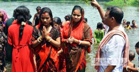 বরিশালের বাবুগঞ্জে ঐতিহ্যবাহী দূর্গাসাগরে পুণ্যার্থীদের ঢল