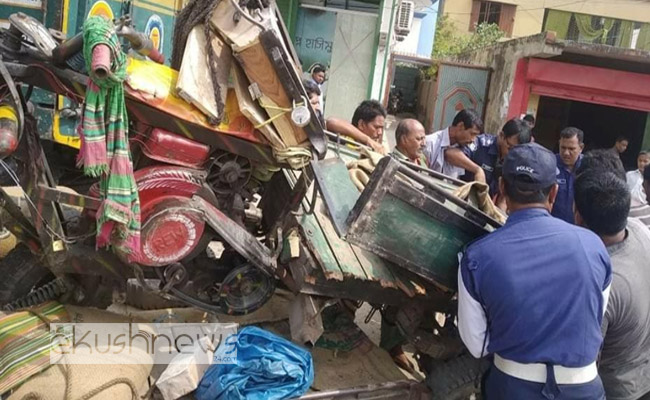 চুয়াডাঙ্গা ট্রাকের চাকায় পিষ্ট হয়ে আলমসাধু চালক নিহত, আহত ১