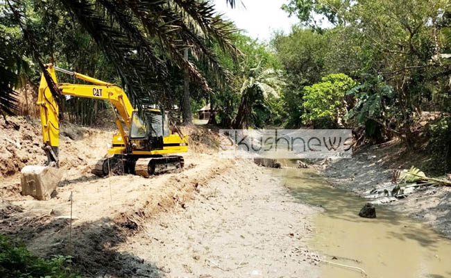 ‘খাল খনন বন্ধ না হলে জমির মালিকদের আত্মহত্যার হুমকি’