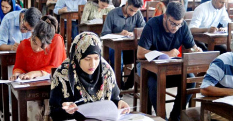 প্রশ্নফাঁস রুখতে কান ঢেকে পরীক্ষা নিষিদ্ধ হচ্ছে