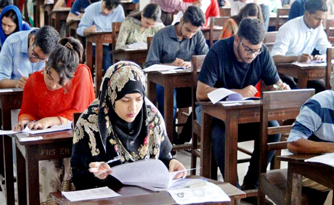 প্রশ্নফাঁস রুখতে কান ঢেকে পরীক্ষা নিষিদ্ধ হচ্ছে