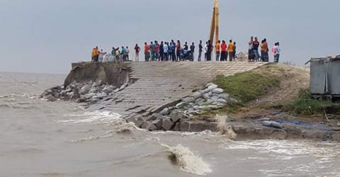 কমলনগরে ভাঙছে মেঘনার তীর রক্ষা বাঁধ, আতংক ও ক্ষোভ