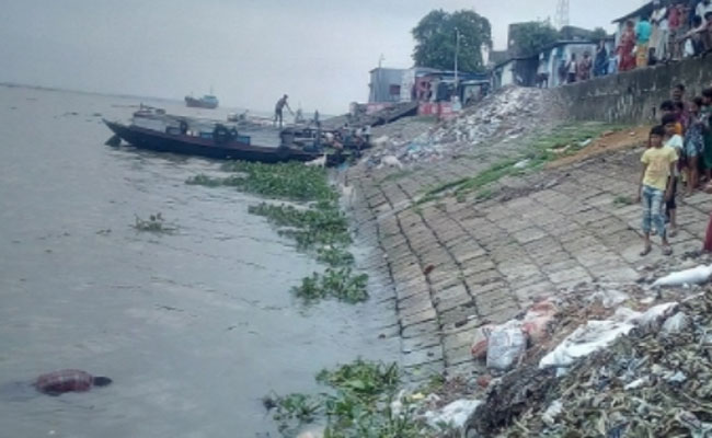 ভোলার সাগর মোহনায় জেলে ট্রলার ডুবি ২১ জেলে নিখোঁজ