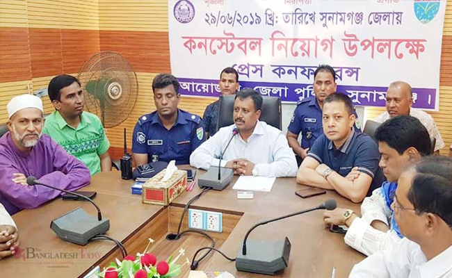 ১০০ টাকায় পুলিশ কনষ্টেবল পদে নিয়োগ!