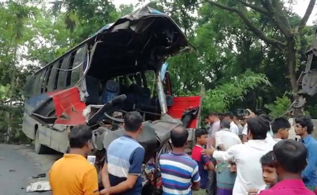 ফরিদপুরে সড়ক দুর্ঘটনায় প্রাণ গেল ৬ জনের