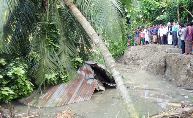 সর্বগ্রাসী হয়ে উঠছে সন্ধা, সুগন্ধা ও আড়িয়াল খাঁ নদী