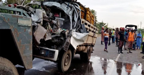 ট্রাকের পিছনে ধাক্কা দিয়ে পিকআপের ৩ জন নিহত