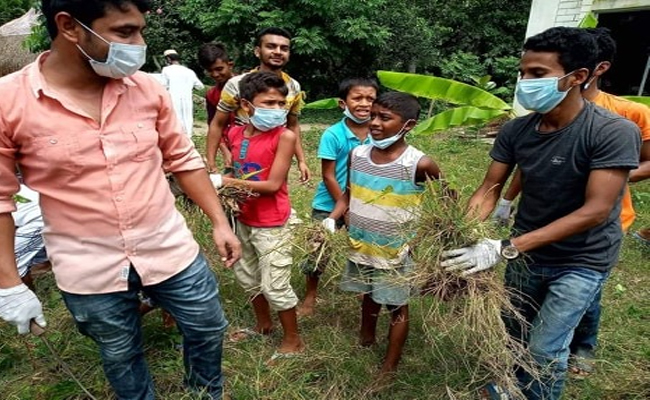 ছাত্রলীগ নেতা আসাদের নির্দেশনায় পরিস্কার-পরিচ্ছন্নতা কর্মসূচি পালন