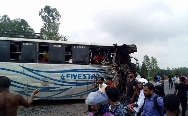 সিরাজগঞ্জে চার বাসের সংঘর্ষে নিহত ৩