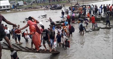 ভেঙ্গে লন্ডভন্ড চরফ্যাসনের বেতুয়া লঞ্চঘাটের পল্টুন, যাত্রীদের চরম দূর্ভোগ