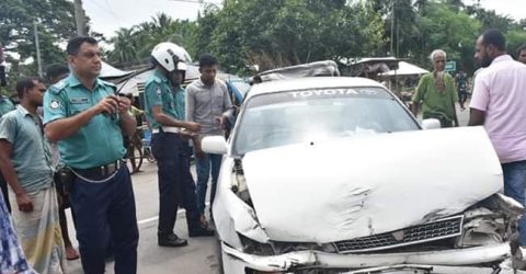 কেসিসি মেয়রের গাড়ির সাথে প্রাইভেট কারের সংঘর্ষ, মেয়র অক্ষত