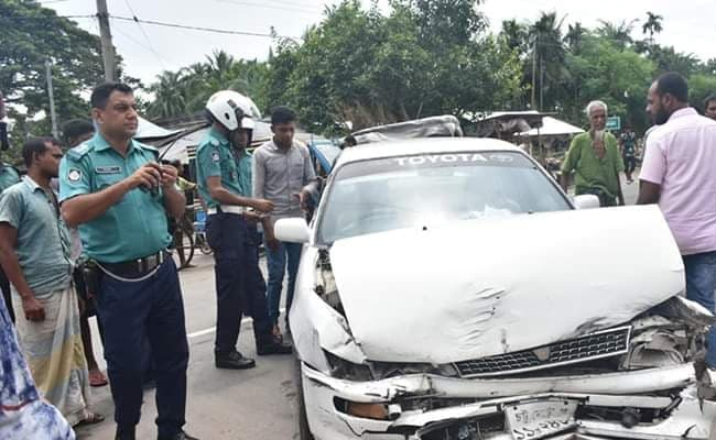 কেসিসি মেয়রের গাড়ির সাথে প্রাইভেট কারের সংঘর্ষ, মেয়র অক্ষত