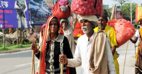 কাশ্মীরে হঠাৎ উত্তেজনা, ঘরবাড়ি ছেড়ে পালাচ্ছে মানুষ