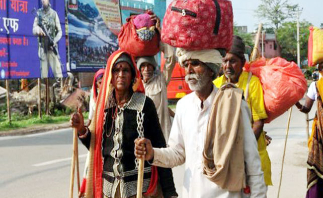 কাশ্মীরে হঠাৎ উত্তেজনা, ঘরবাড়ি ছেড়ে পালাচ্ছে মানুষ