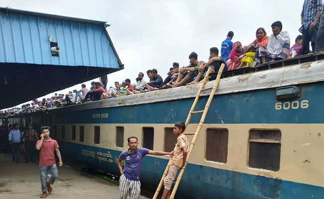 ১ সেপ্টেম্বর থেকে ট্রেনের ছাদে উঠলে কারাদণ্ড