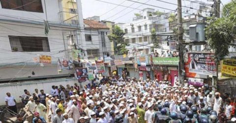 রাজধানীর মিনার মসজিদ মাদরাসার রান্নাঘর ভেঙে দিল ডিএনসিসি